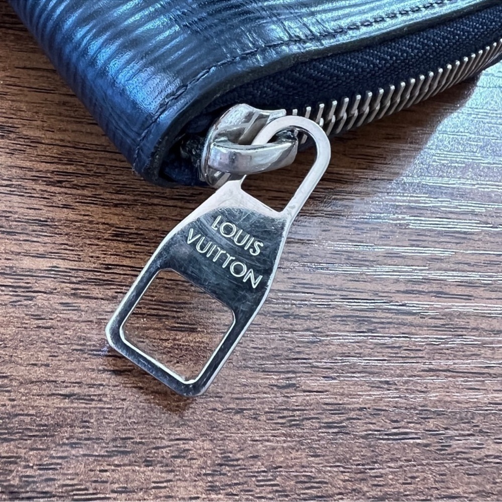 Authentic Louis Vuitton Vertical Epi Organizer Wallet - Picture 3 of 9